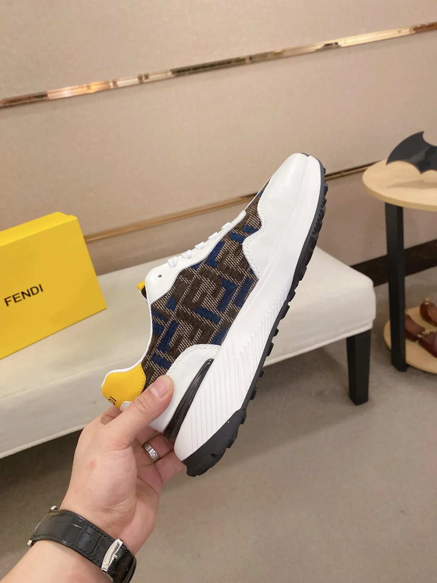 Men's shoes 💰 462💰 (fendi) New style 👊🏻 upper 🇮🇹 imported cowhide fabric 🇩🇪 lining imported sheepskin lining. The original outsole is molded to highlight the identity of every man, and the upper foot is elegant and stable🚶🏻🚶🏻The high-end custom counters reproduce the original version📯No matter the wind or rain, the shoe last remains unchanged and can withstand the verification of time🔍️,🔵 Size: 38-44